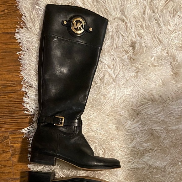 🤩Michael Kors boots🤩 accepting offers ‼️ - Picture 2 of 12